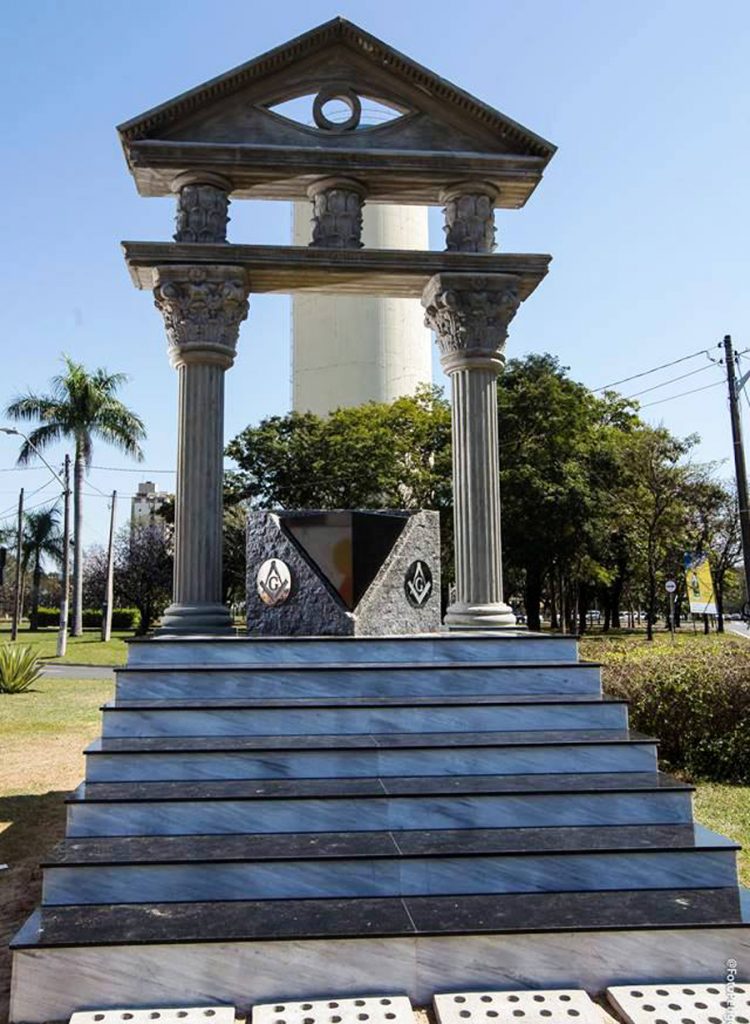 monumento-ma__nico-iii2