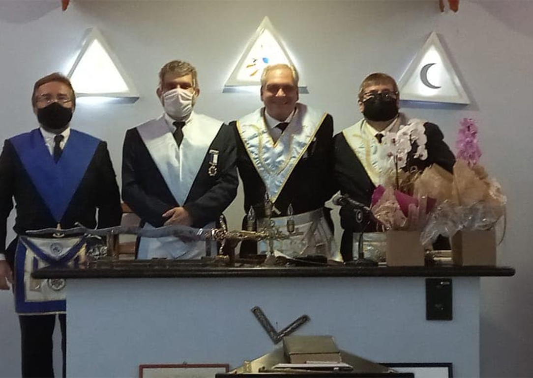 Grande Oriente do Brasil - Sessão de Instalação e Posse da Loja Raphael  Simioni - Oriente de São Sebastião-SP, com a presença do Eminente Irmão  Gerson Magdaleno